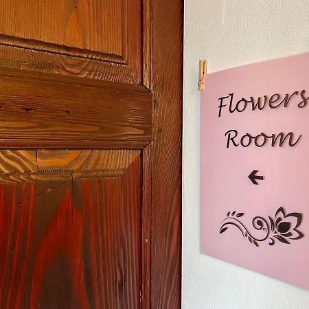 1912 - Flowers Room - Budget For Young Locarno Kültér fotó